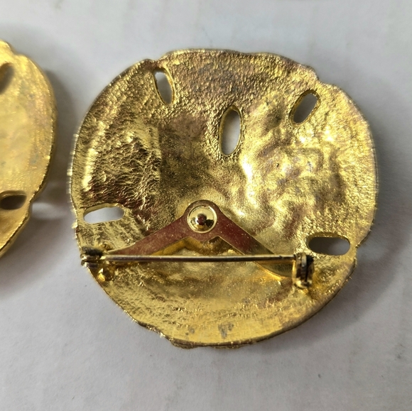 Sand Dollar Napkin Rings, Gold, Set of 4 - Picture 4 of 8